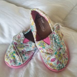 TOMS Velcro slip on